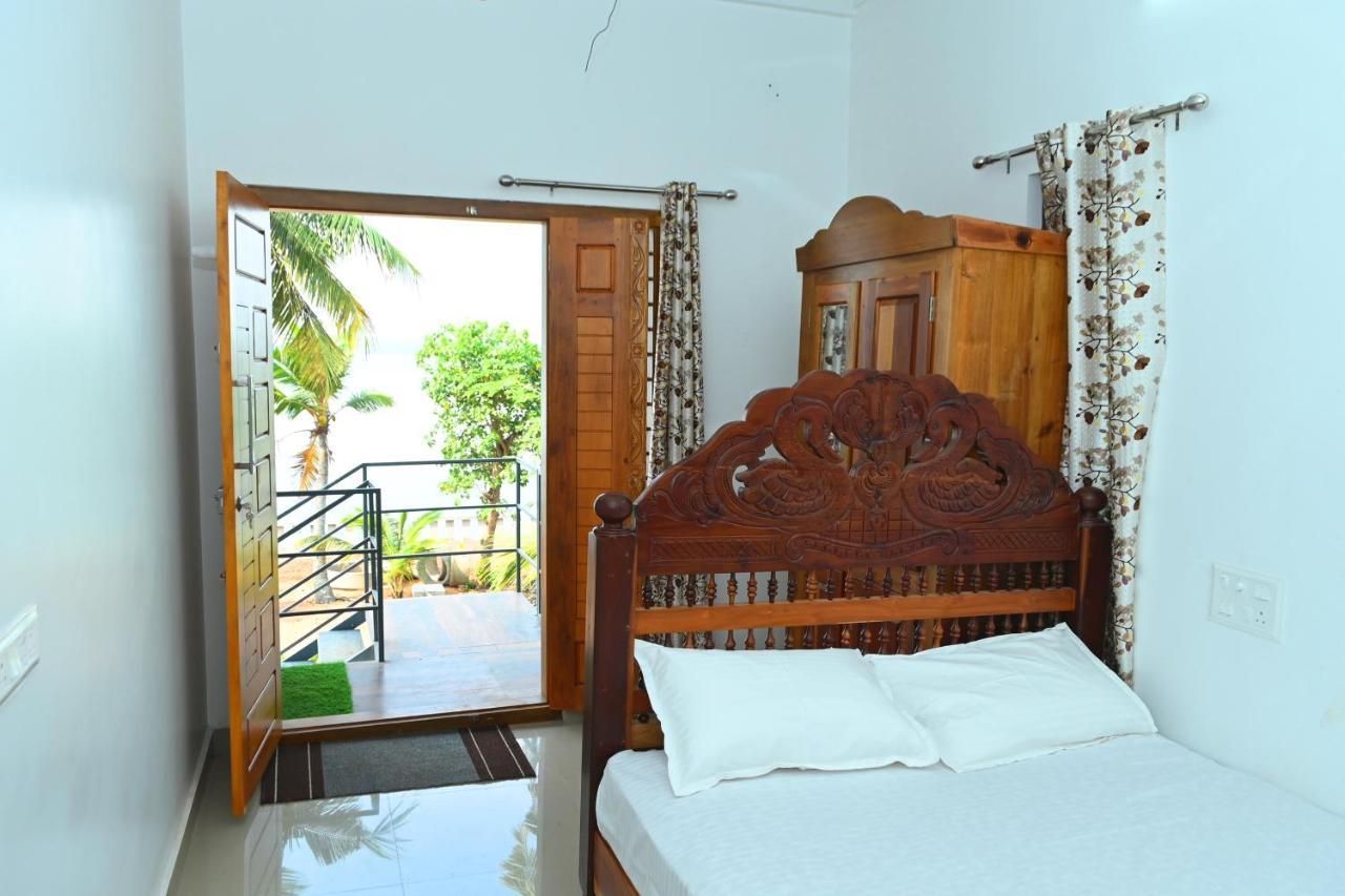 Kayalvarath Paradise Apartment Mundrothuruth Exterior photo