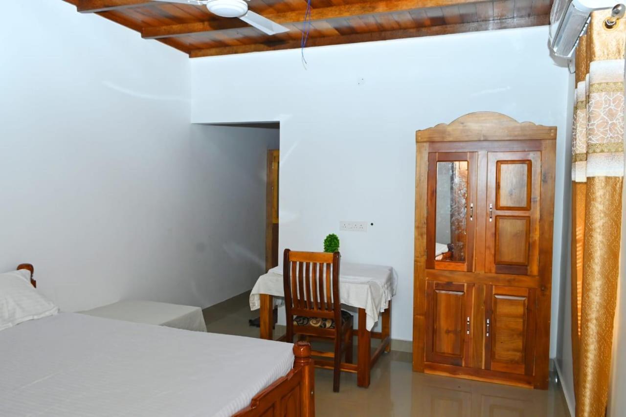 Kayalvarath Paradise Apartment Mundrothuruth Exterior photo